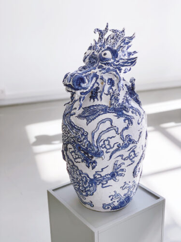  The Dragons of Ming Vase